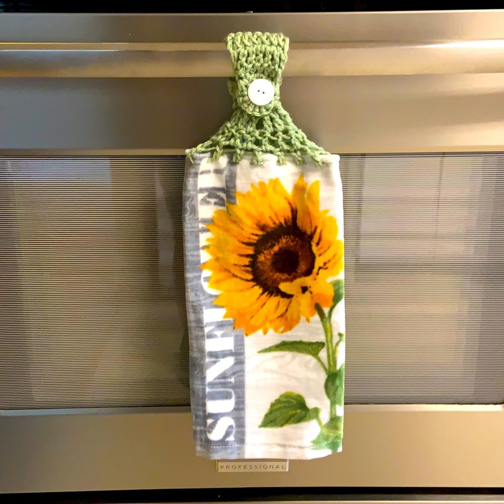 Hand Crafted Crochet Top Sunflowers Hanging Kitchen or Bathroom Hand Towel - Picture 2 of 3